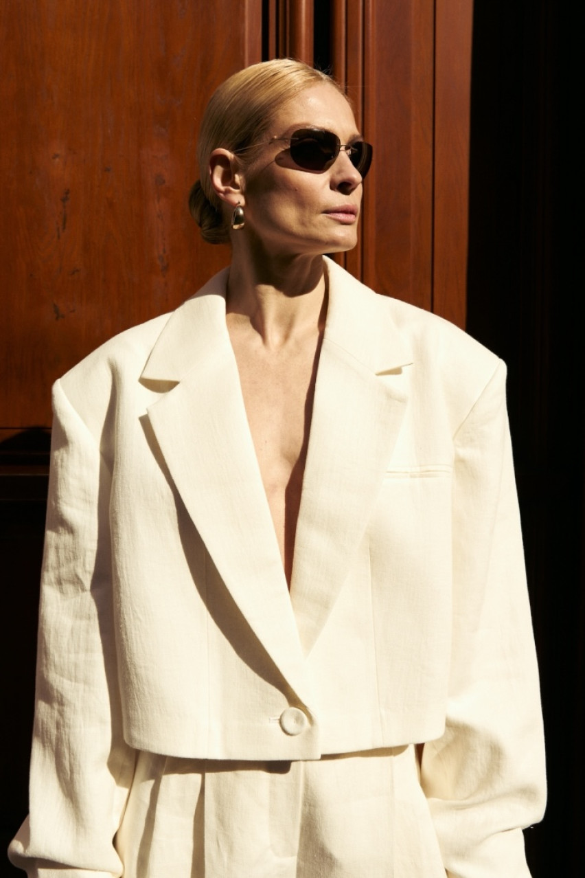 Молочний лляний кроп-жакет зі зборками на рукавах WWT-J1061-3-14 BÁZHANE