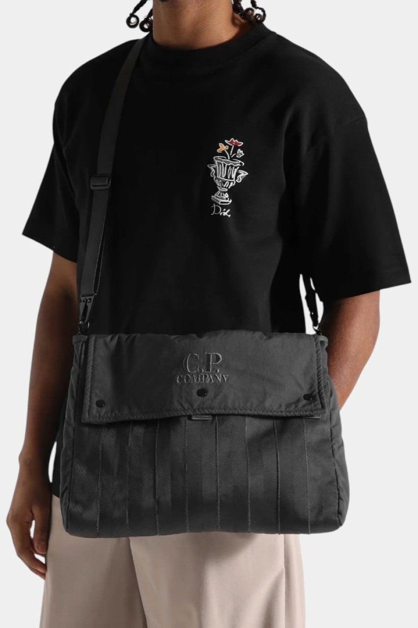 Чорна сумка з принтом «ялинка» та логотипом 18CMAC055A005349G 999 C.P. Company