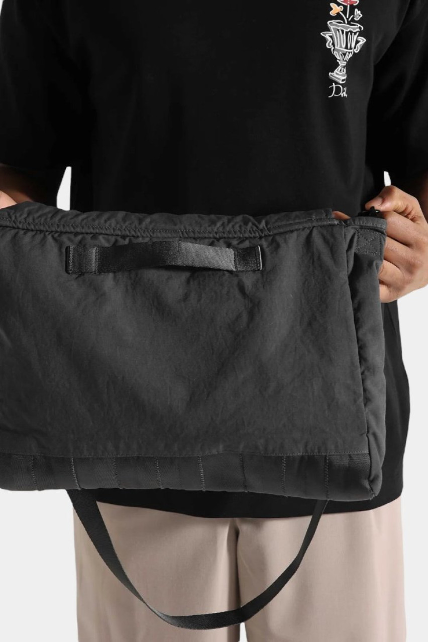 Чорна сумка з принтом «ялинка» та логотипом 18CMAC055A005349G 999 C.P. Company