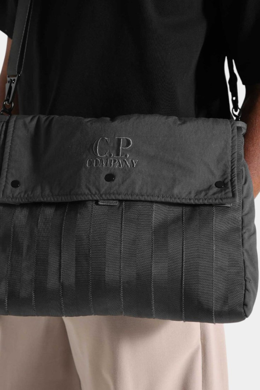 Чорна сумка з принтом «ялинка» та логотипом 18CMAC055A005349G 999 C.P. Company