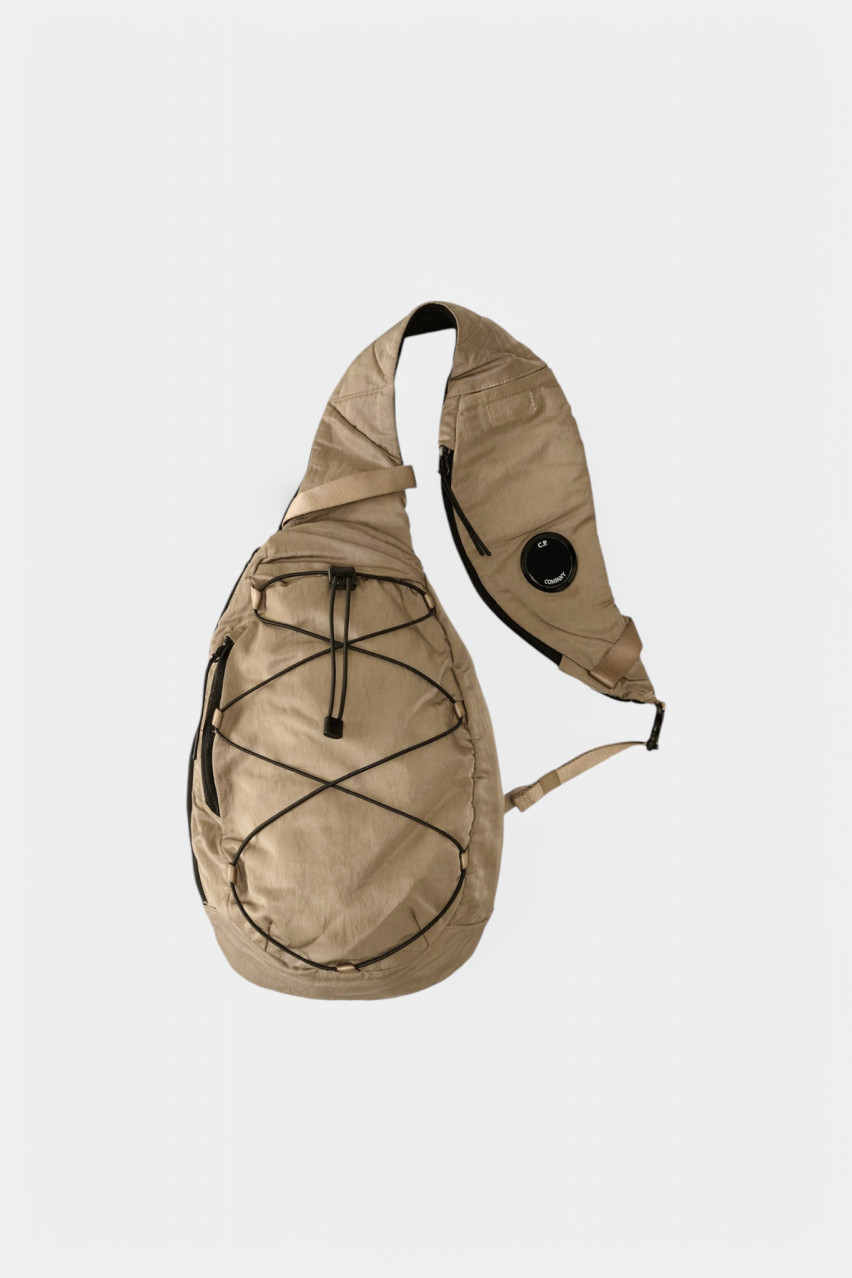Бежевый рюкзак через плечо из материала Nylon B 18CMAC114A005269G 327 C.P. Company