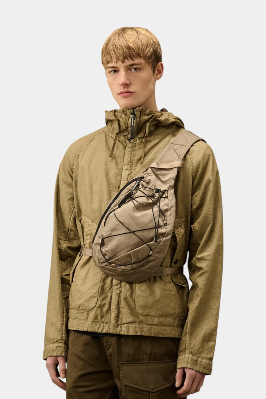 Бежевый рюкзак через плечо из материала Nylon B 18CMAC114A005269G 327 C.P. Company