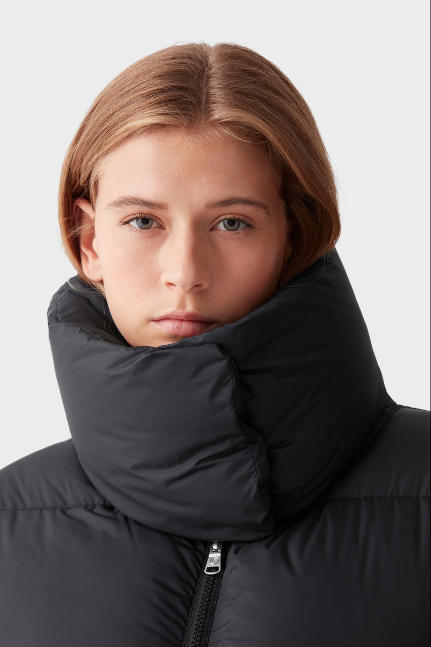 Чёрный пуховик 2237 