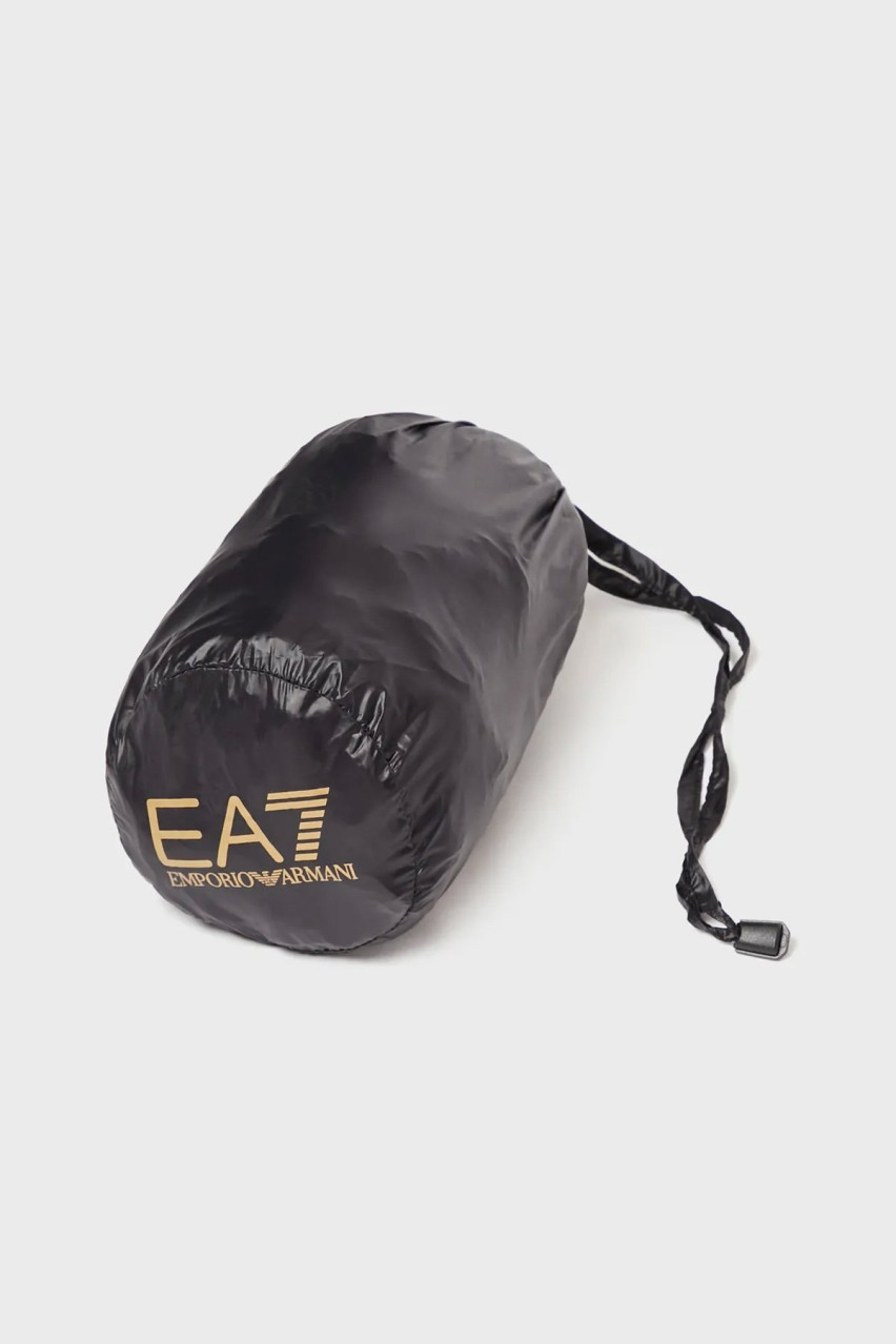 Чёрная куртка EA7