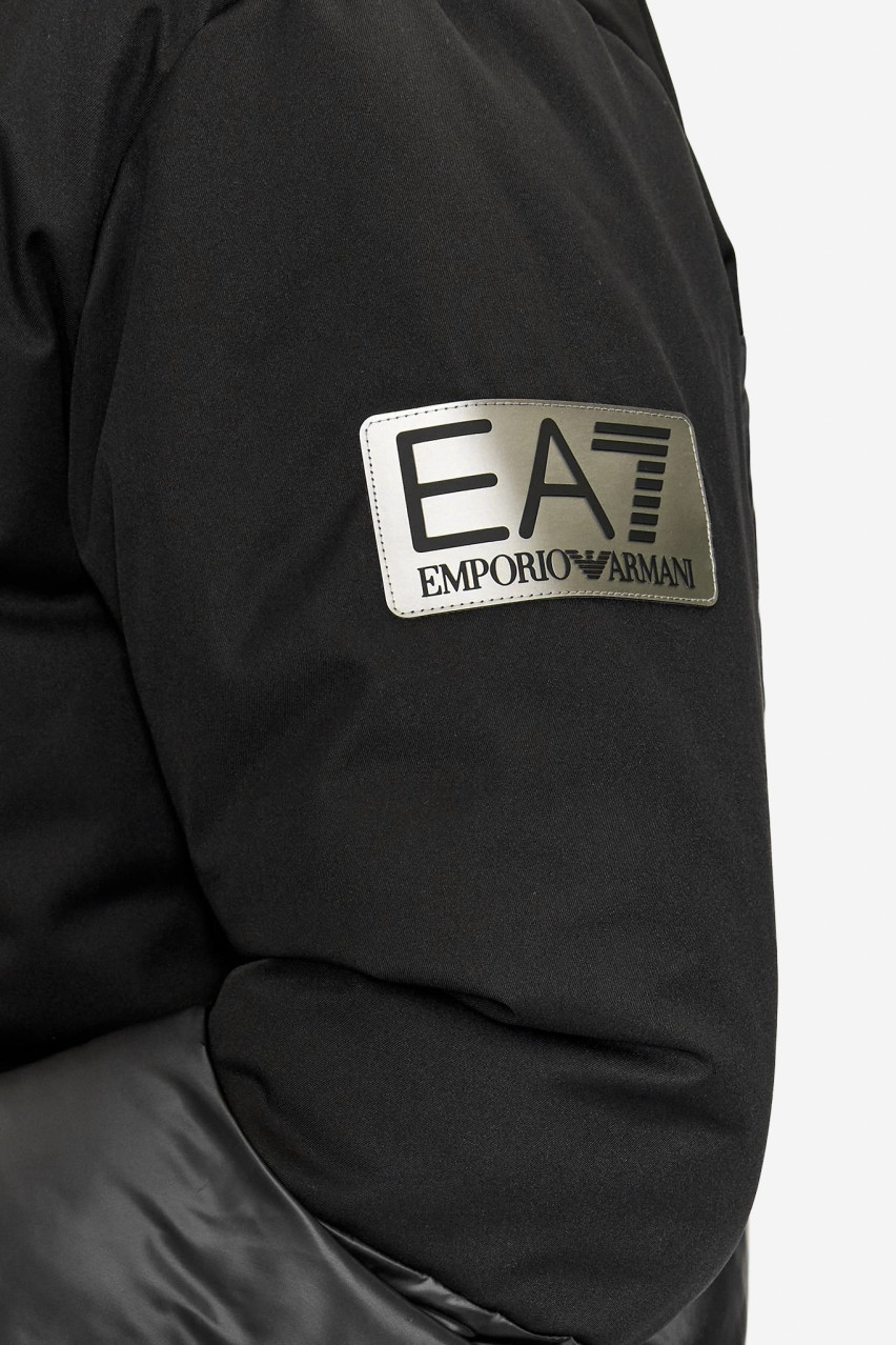Чёрный пуховик EA7