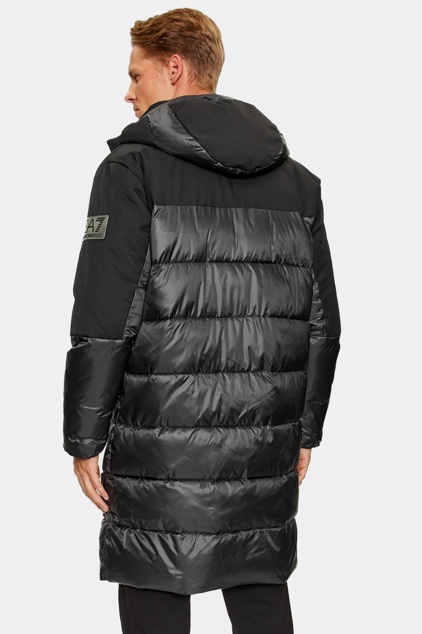 Чёрный пуховик EA7