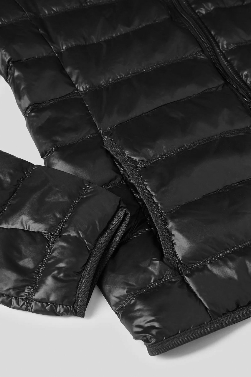 Черный пуховик 8NPB01 PN29Z 1200 EA7