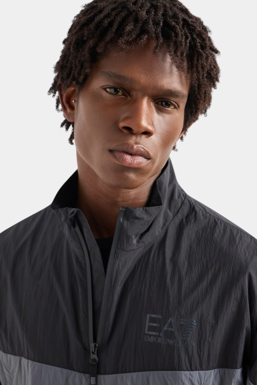 Черно-серая ветровка Athletic Colour Block из технической ткани 6DPB55 PNDOZ 1200 EA7