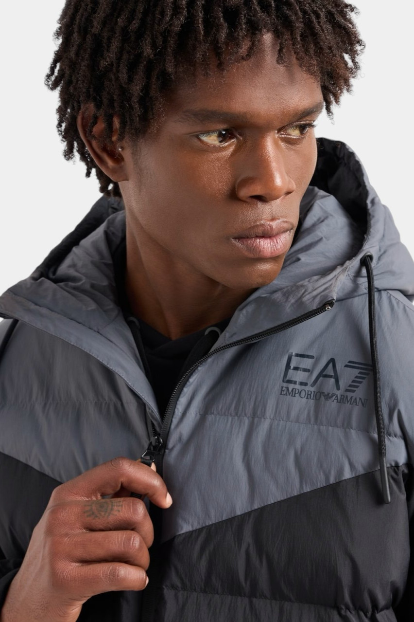 Черно-серый пуховик Athletic Colour Block с капюшоном 6DPB30 PNDOZ 1200 EA7