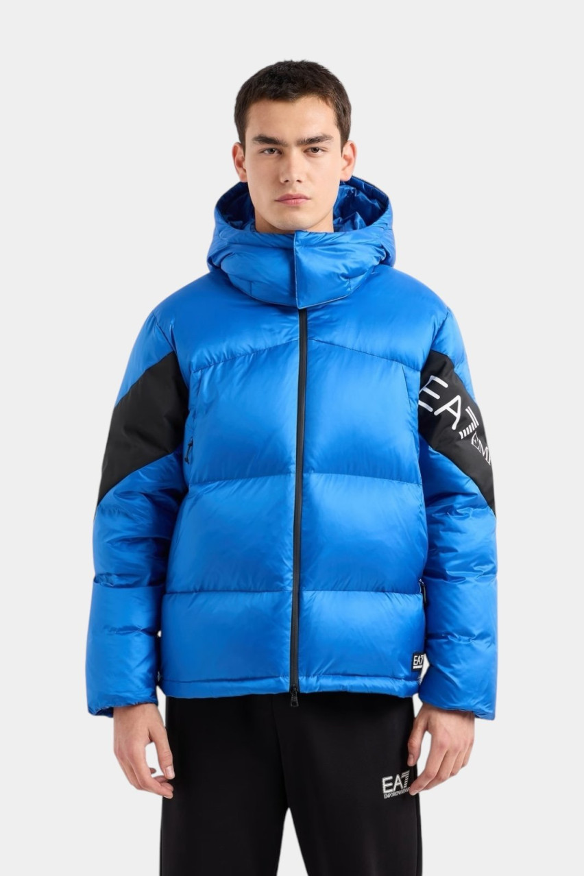 Синий оверсайз пуховик с капюшоном и большим лого 6DPB33 PNEOZ 1528 EA7