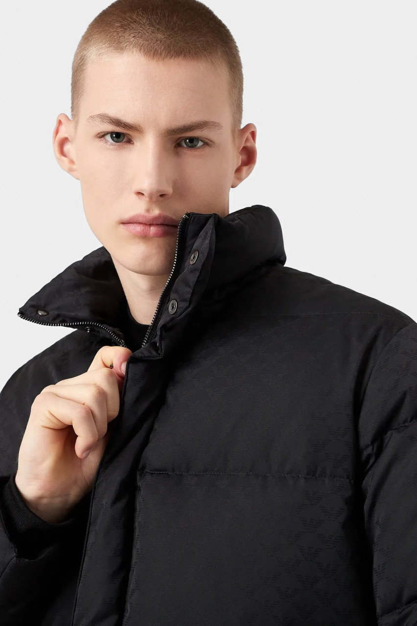 Чёрный пуховик Emporio Armani