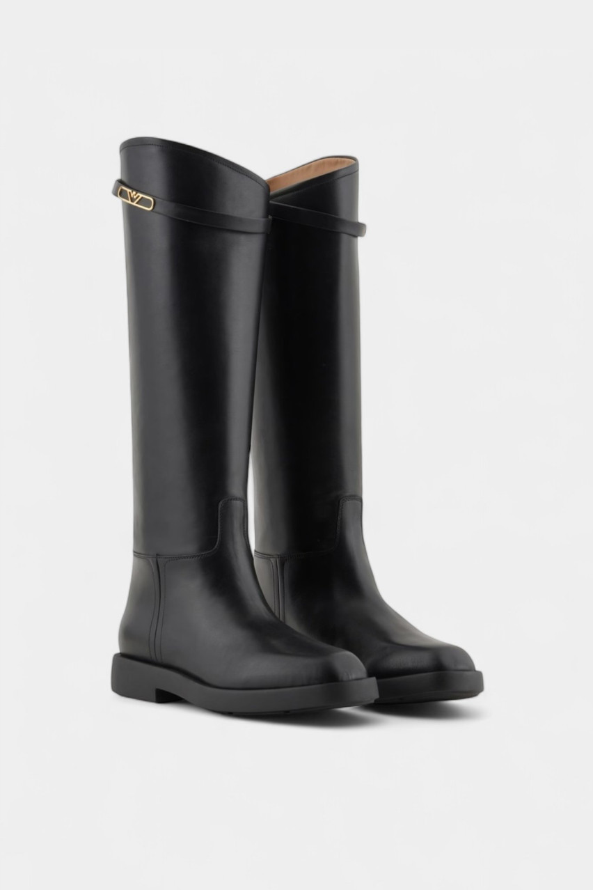 Чорні шкіряні чоботи з брендованим ремінцем EW000422 AF11991 UC001 Emporio Armani