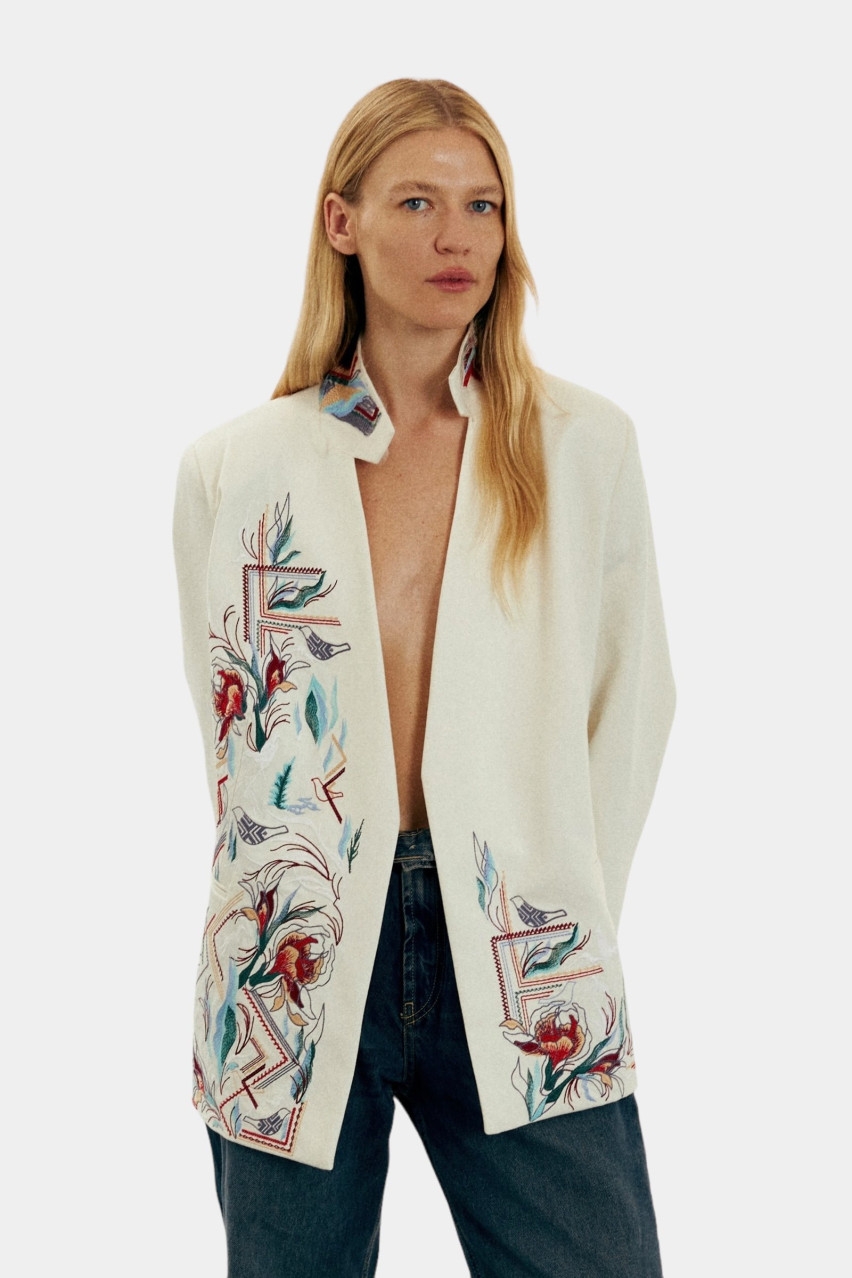 Білий лляний піджак з дизайнерською вишивкою «Червона Рута» GAPTUVALNYA