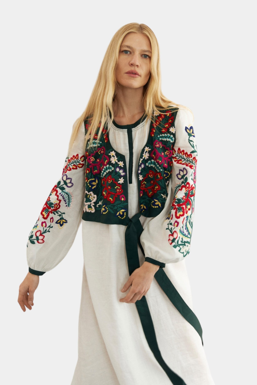 Біла вишита сукня з кептариком з дизайнерською вишивкою «Опілля» GAPTUVALNYA