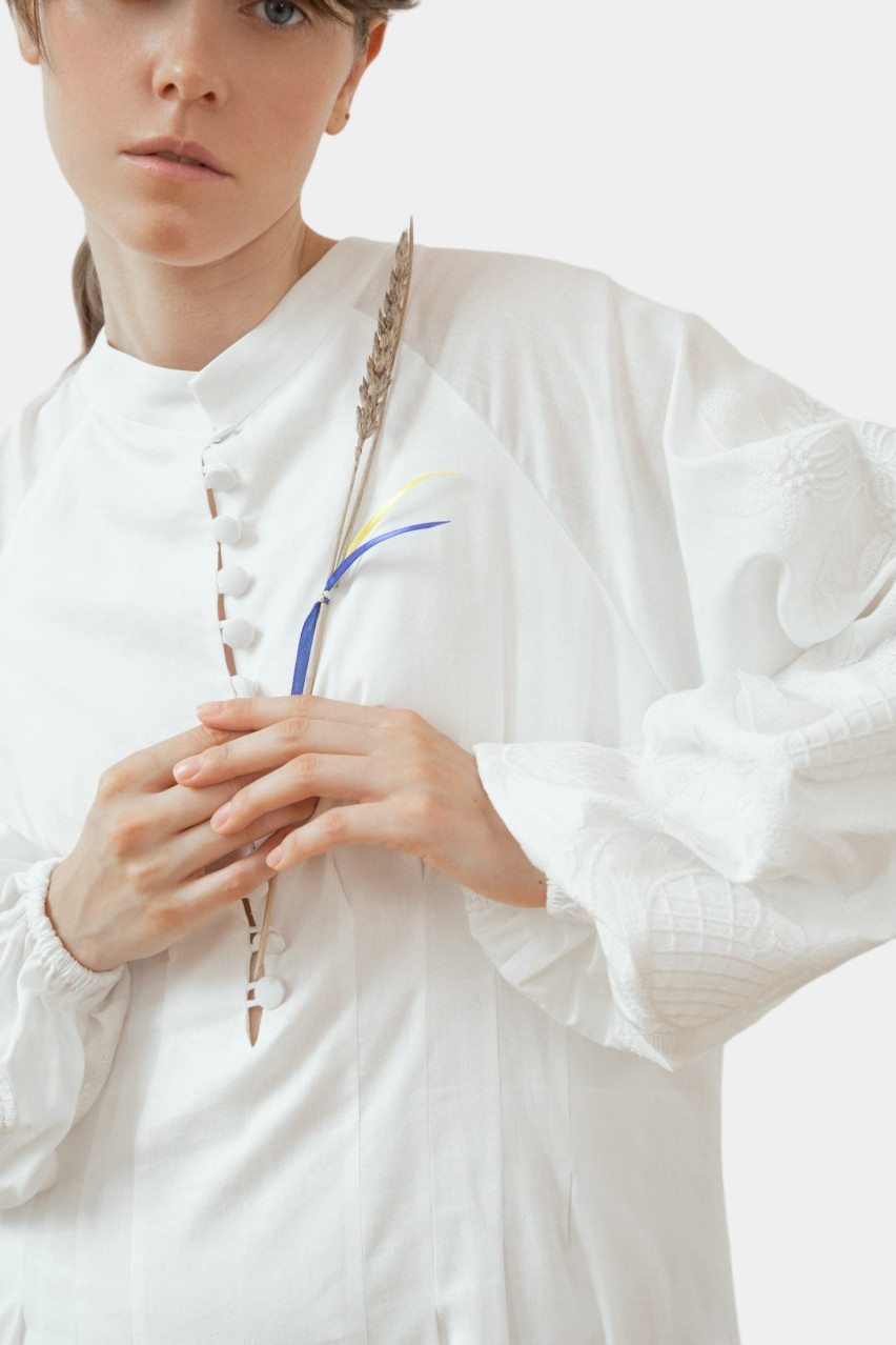 Біла вишита сукня за мотивами традиційної сорочки «Гранатова Лоза» GAPTUVALNYA