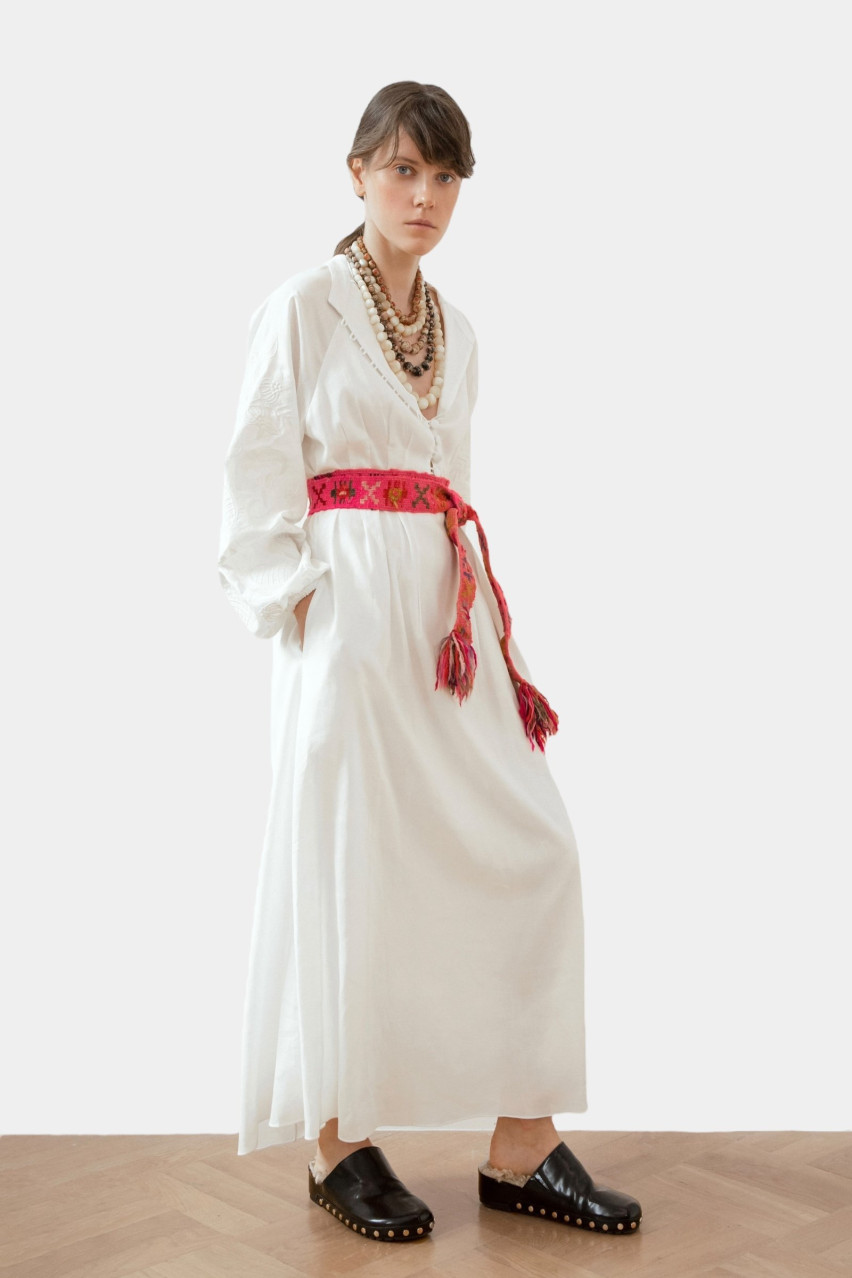 Біла вишита сукня за мотивами традиційної сорочки «Гранатова Лоза» GAPTUVALNYA