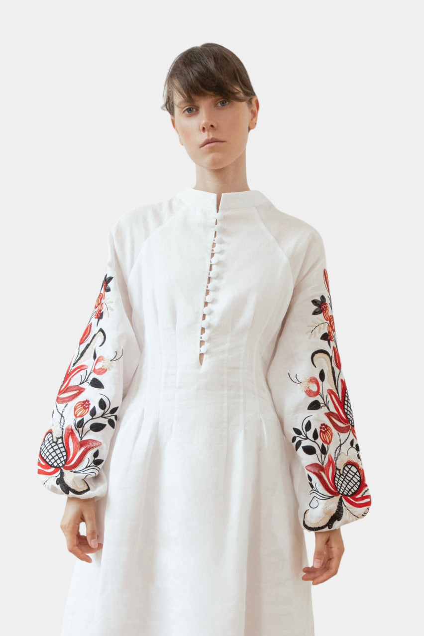 Біла вишита сукня за мотивами традиційної сорочки «Гранатова Лоза» GPTV_GA_AA_402 GAPTUVALNYA