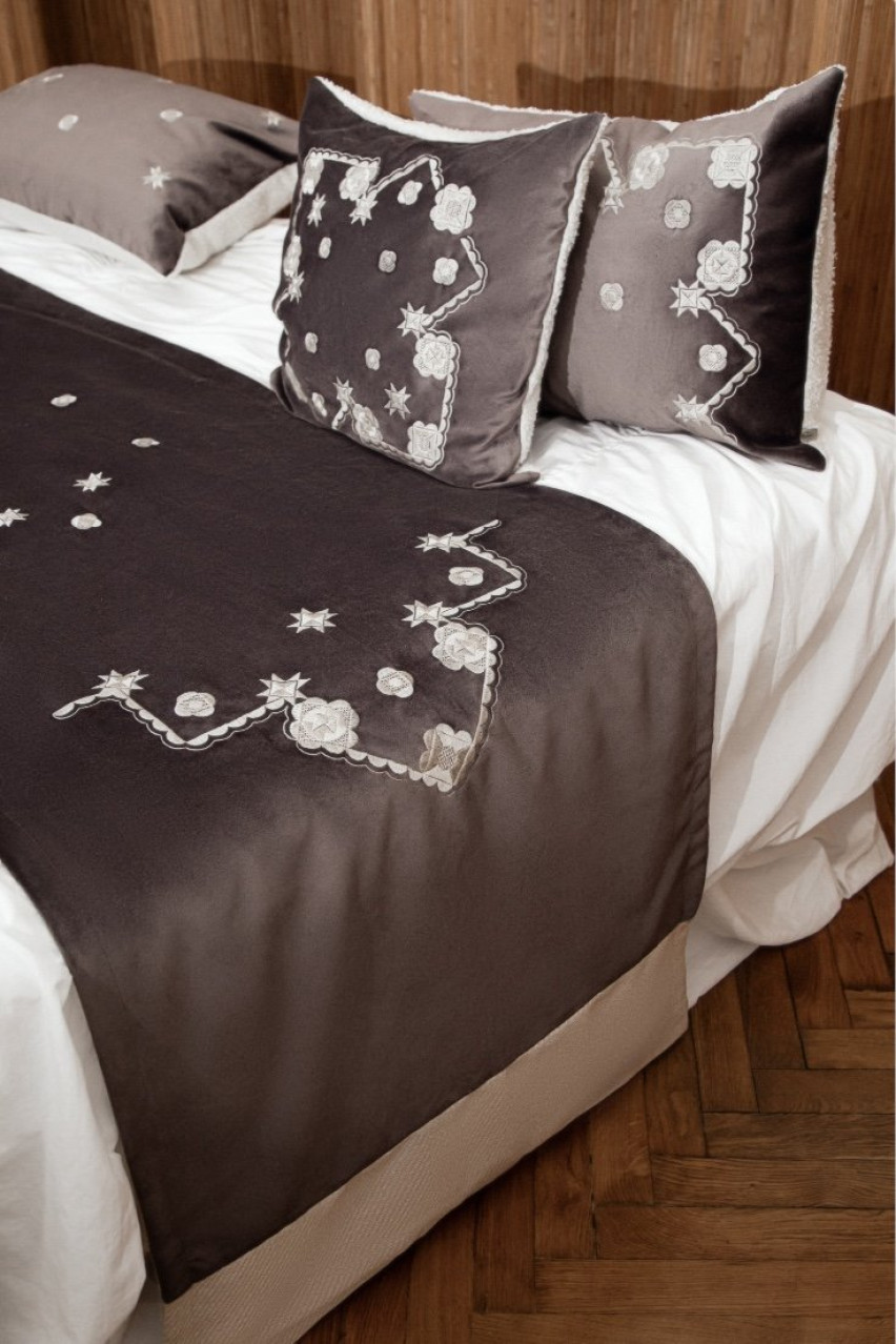 Графитовый ранер на кровать «Порист» GAPTUVALNYA