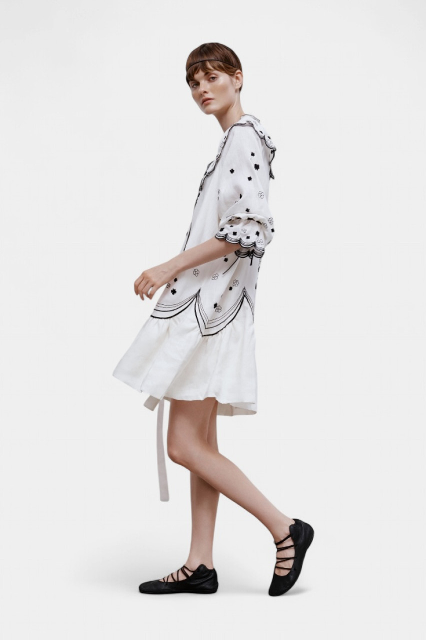 Біла сукня «Ода» з чорною вишивкою GPTV_AA_4335 GAPTUVALNYA