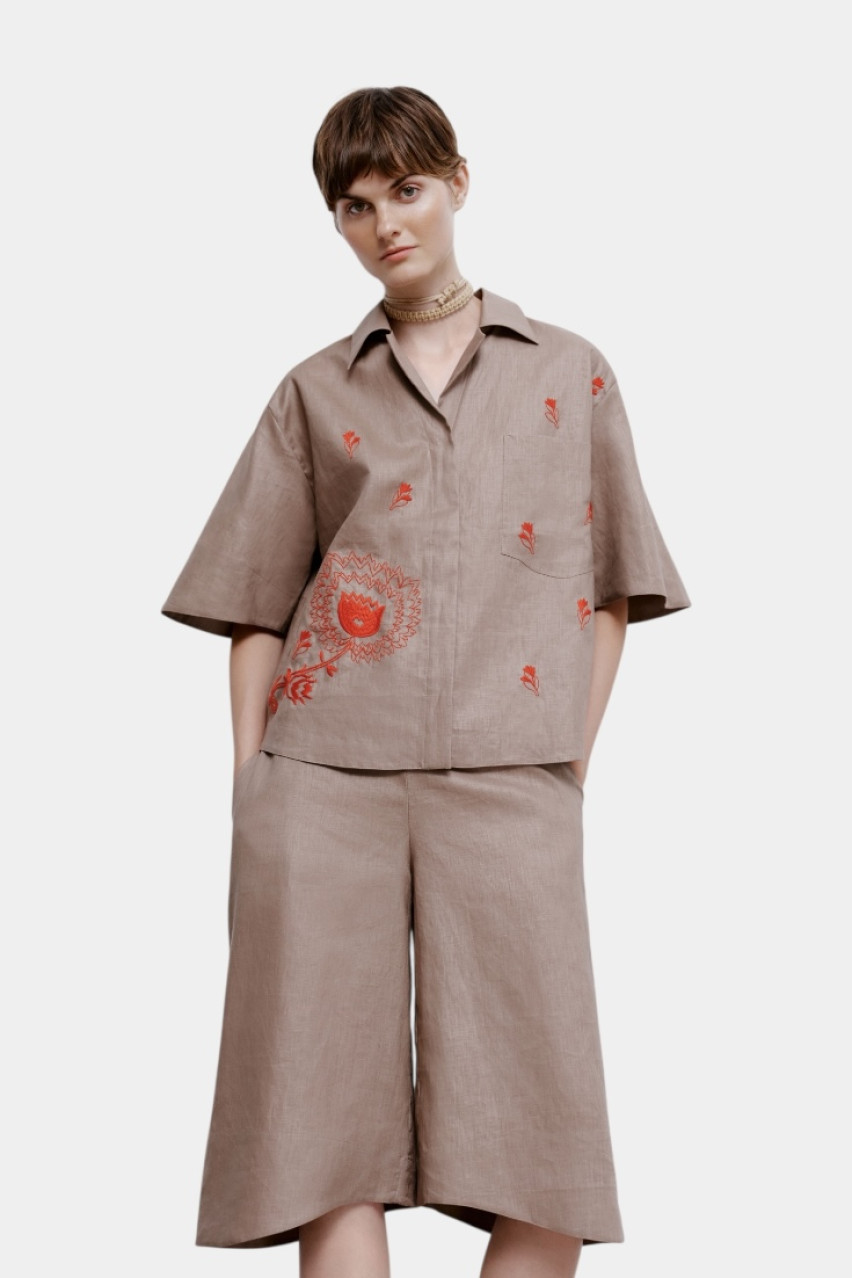 Бежевий костюм «Коромисло» з червоною вишивкою GPTV_AA_1351 GAPTUVALNYA