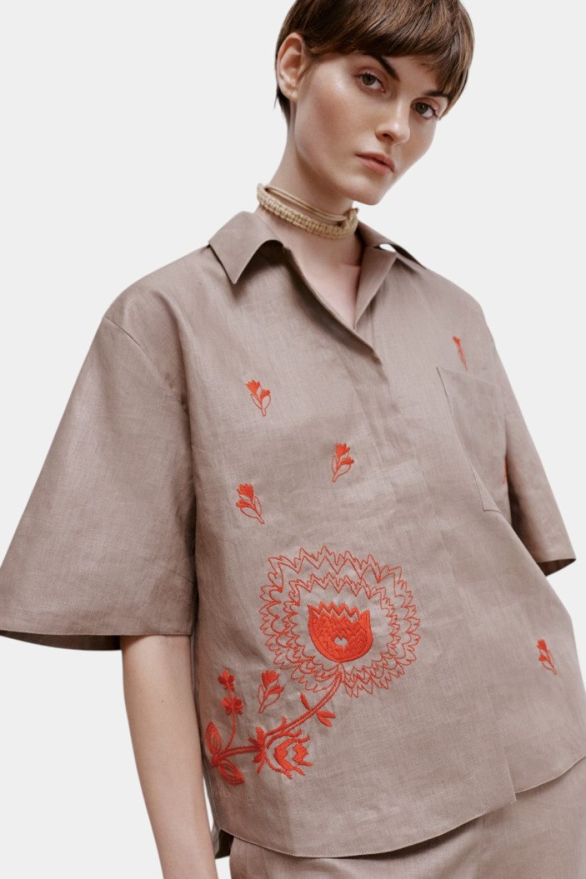 Бежевий костюм «Коромисло» з червоною вишивкою GPTV_AA_1351 GAPTUVALNYA