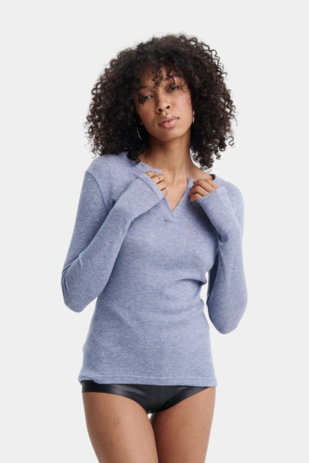 Сіро-блакитний кашеміровий лонгслів з вирізом-планкою