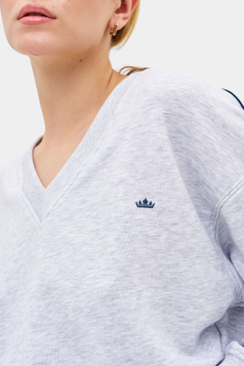 Серый свитшот Vera Elegance с V-образным вырезом GNZ