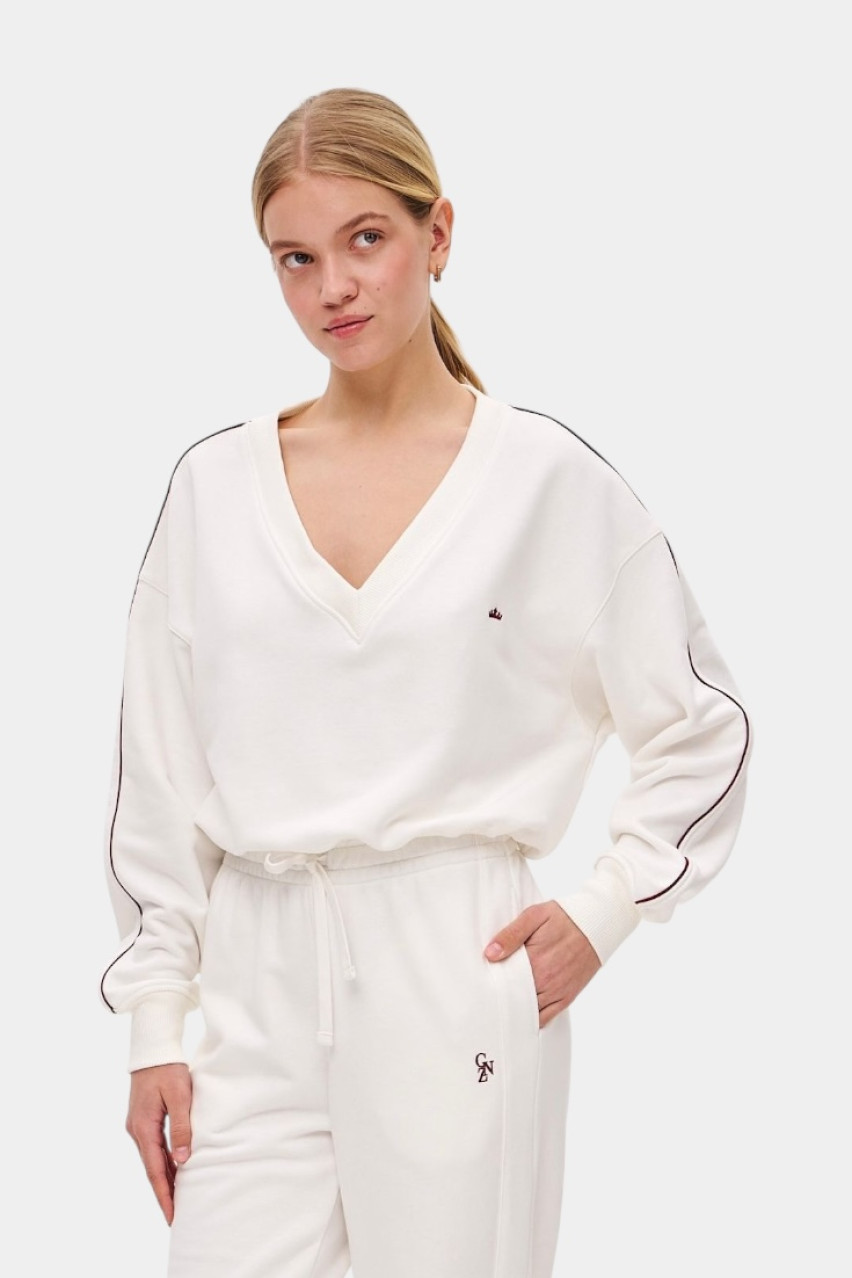 Молочный свитшот Vera Elegance с V-образным вырезом GNZ