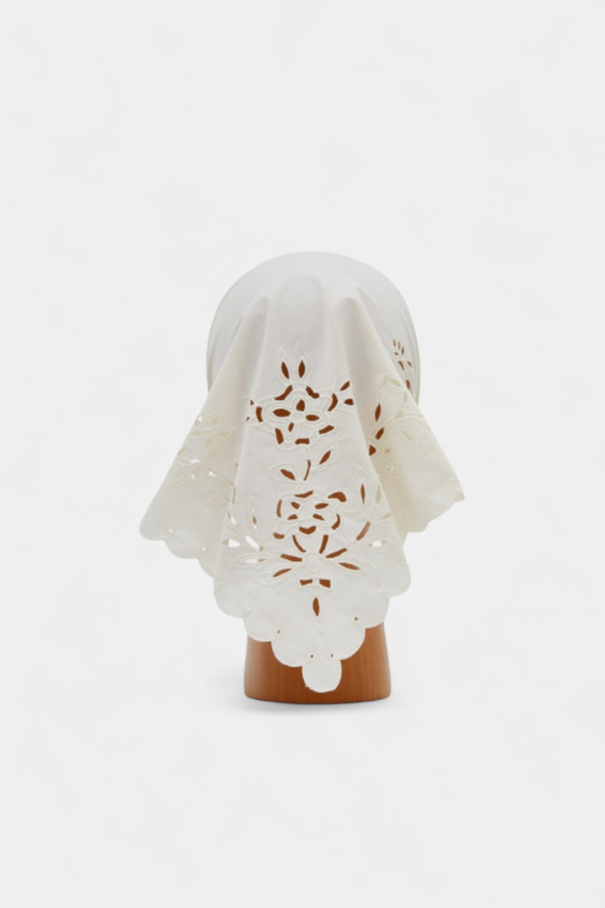 Біла бавовняна хустка-витинанка HS-001-VY GUNIA Project