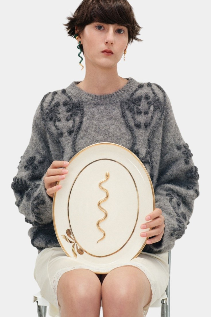 Молочная рельефная тарелка «Созвездие» с позолотой PL-007-SN GUNIA Project