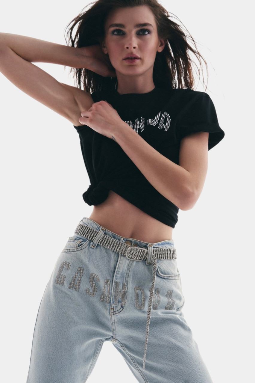 Черная футболка с большим стразовым логотипом 00Tee-s002C GASANOVA