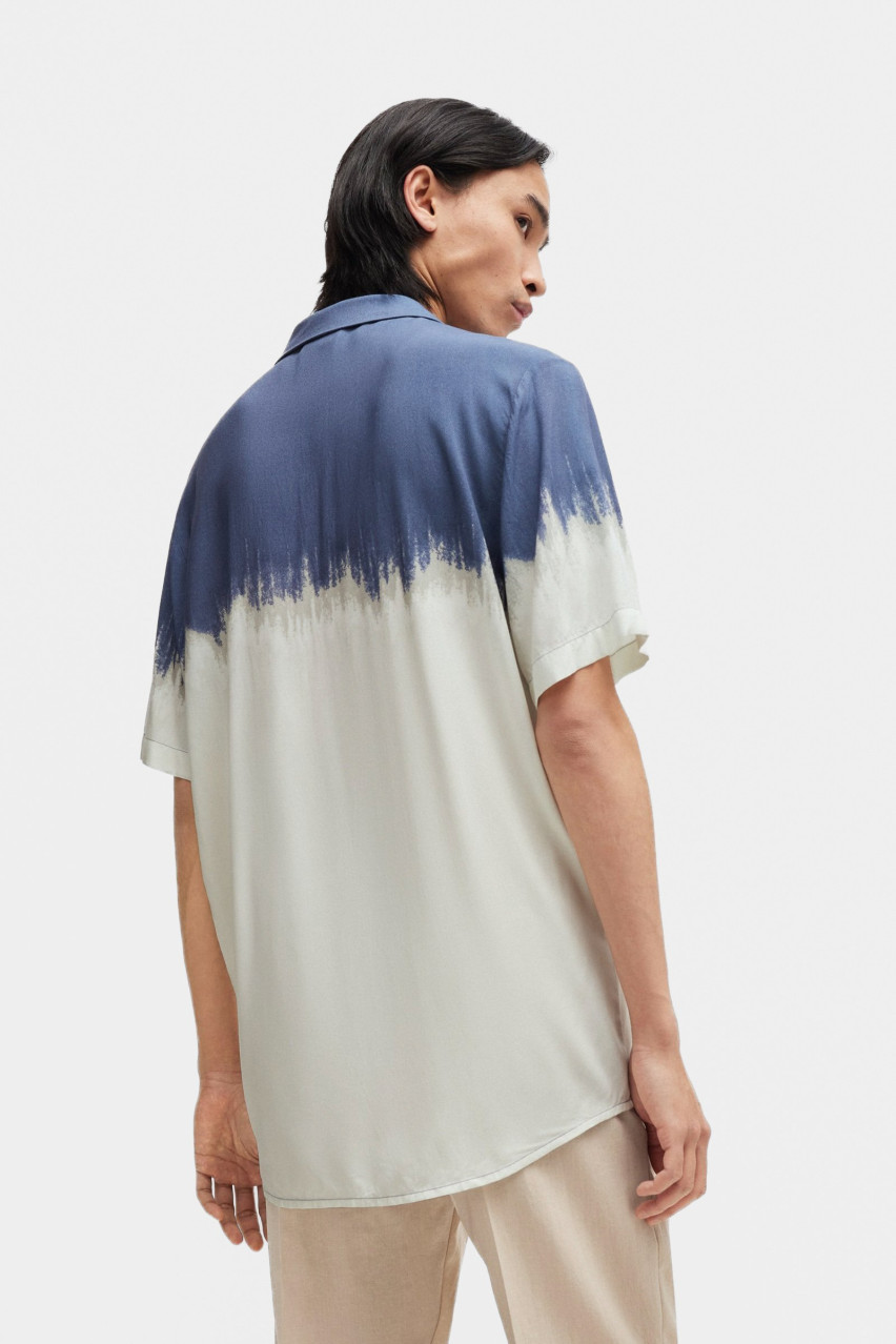 Бело-синяя рубашка HUGO