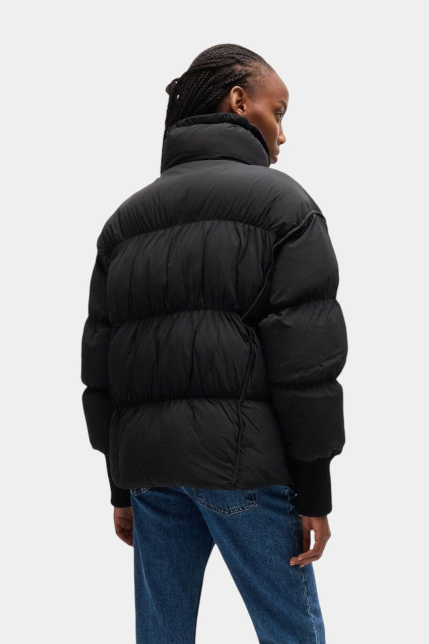 Чорний водонепроникний пуховик Fatina-1 з брендованою нашивкою 50521363 001 HUGO