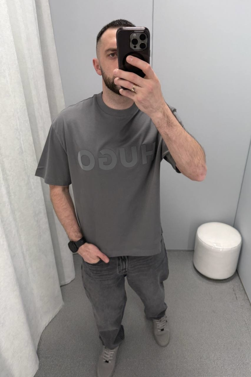 Серая оверсайз футболка Dinkee с логотипом в тон 50525765 086 HUGO