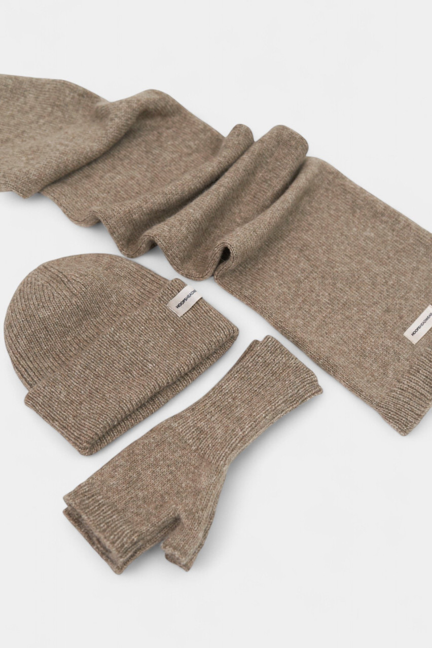 Бежевий набір з вовни альпаки: шапка, шарф, мітенки HOOPS