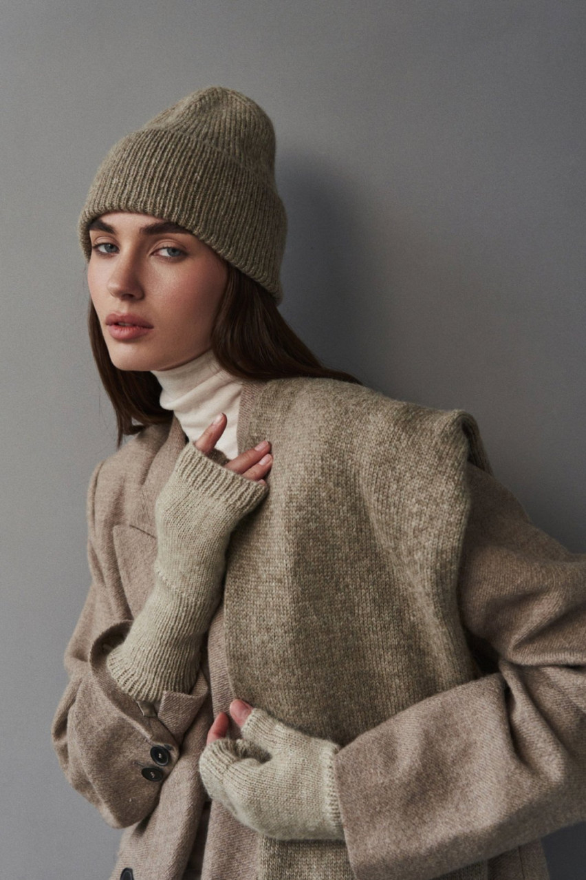 Бежевий набір з вовни альпаки: шапка, шарф, мітенки HOOPS