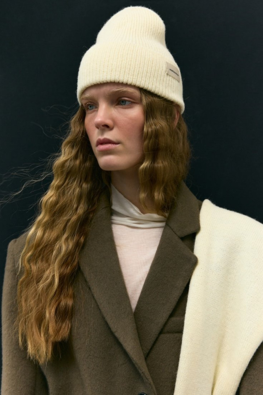 Молочный набор из шерсти альпаки: шапка, шарф, митенки HOOPS