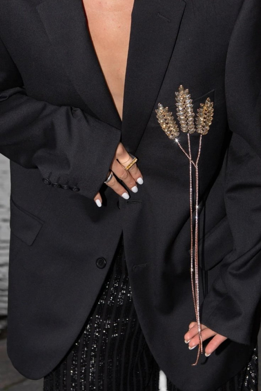 Черный жакет с тремя хрустальными колосьями JJSQUEE