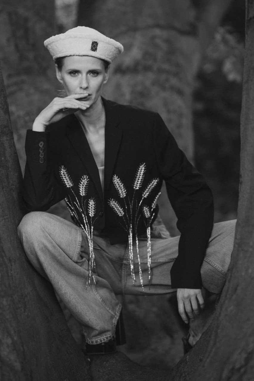 Черный укороченный жакет с жемчужными колосками JJSQUEE