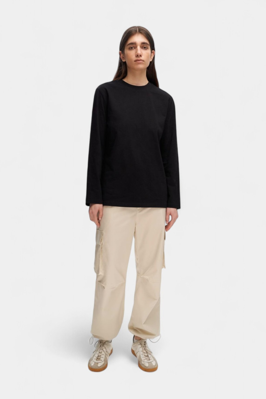 Чорний базовий лонгслів 365501 JUL