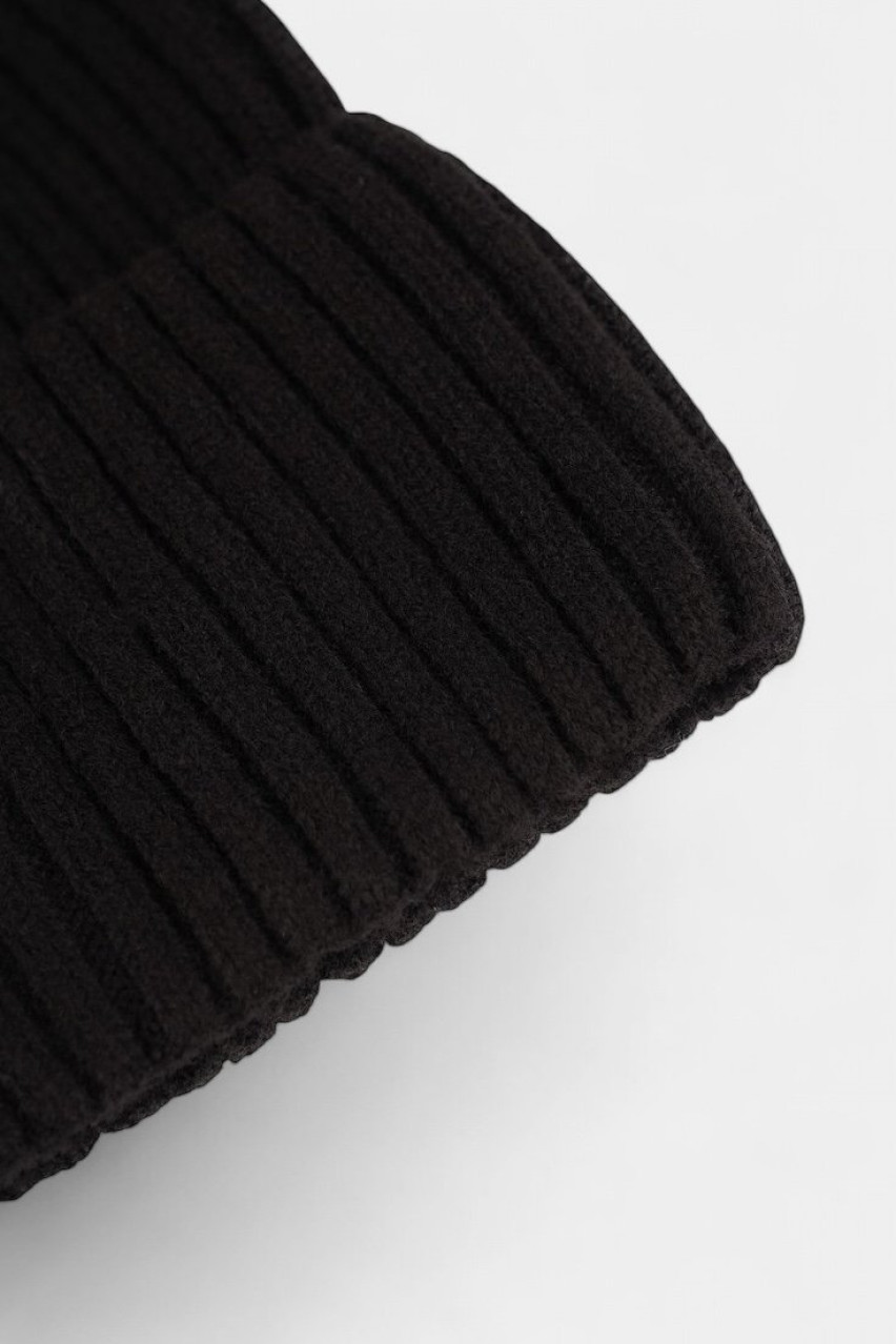 Чорна шапка 591201 JUL