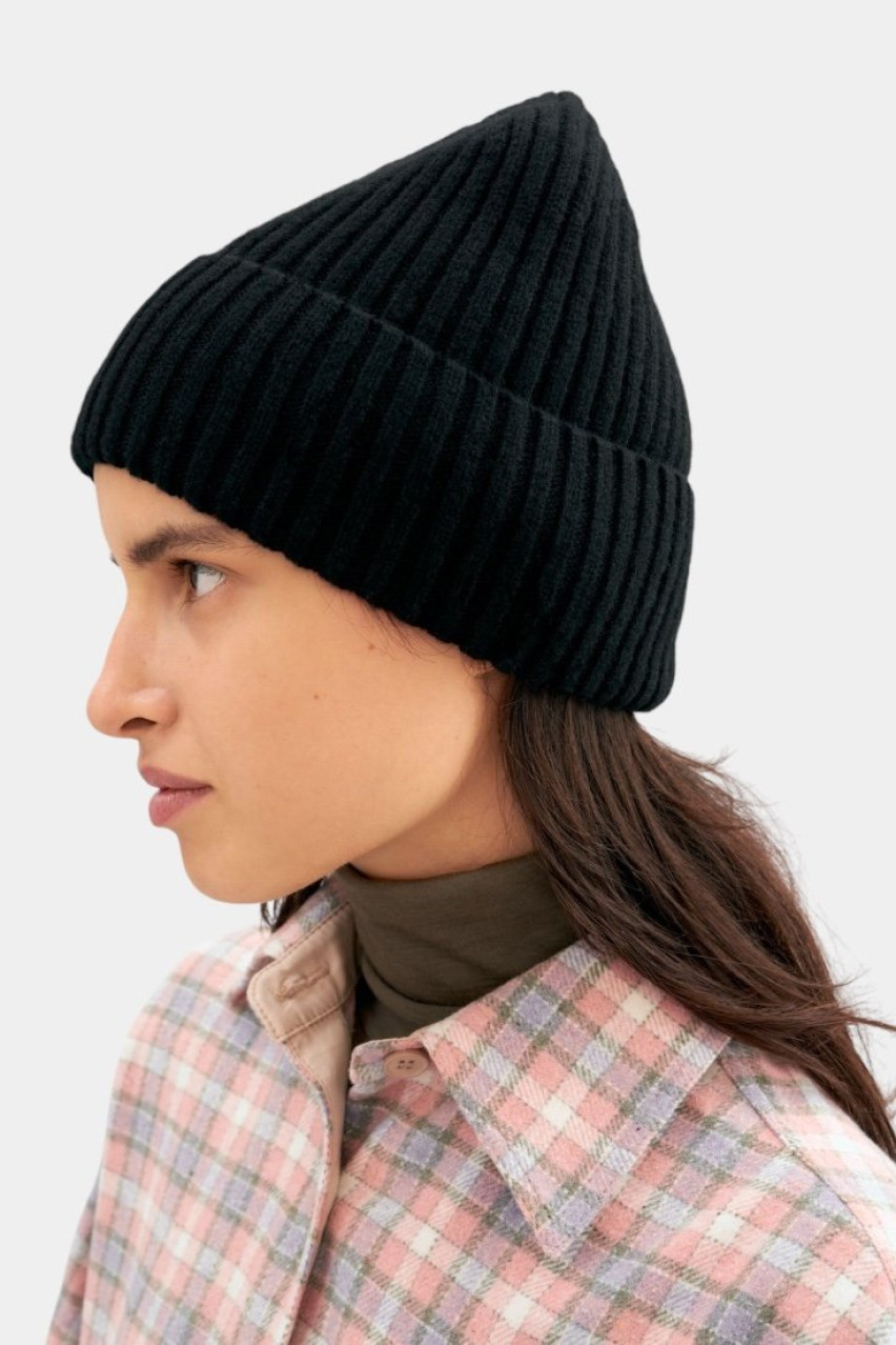 Чорна шапка 591201 JUL