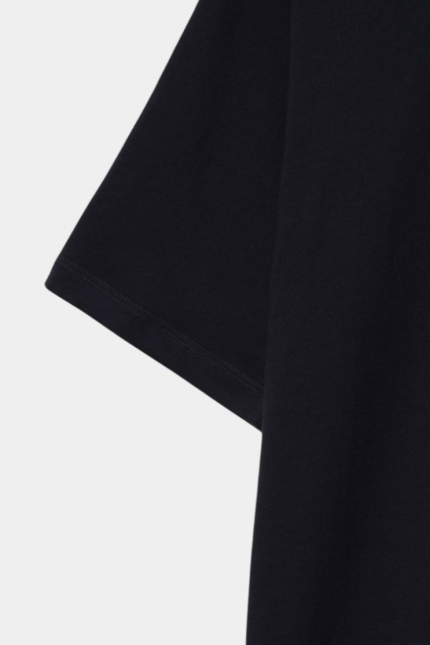 Чорна футболка стандартного крою 3160101 JUL