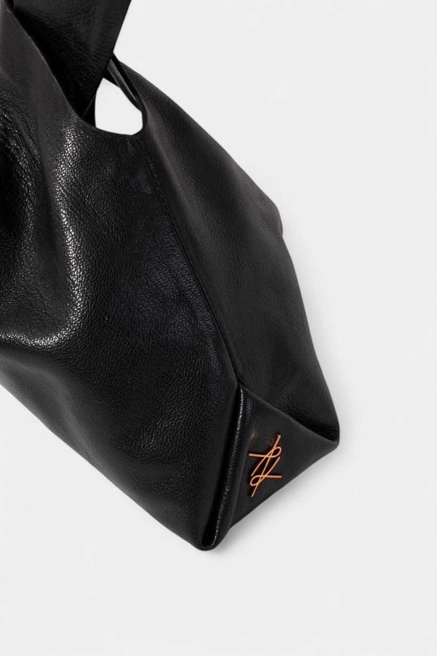 Черная сумка Pranzo Pouch L0124 Качоровская (золотая фурнитура)