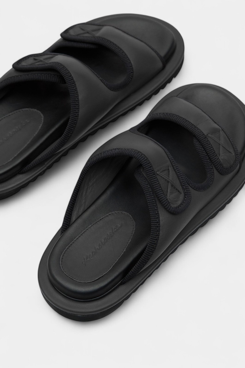 Чорні шльопанці Celia Kachorovska