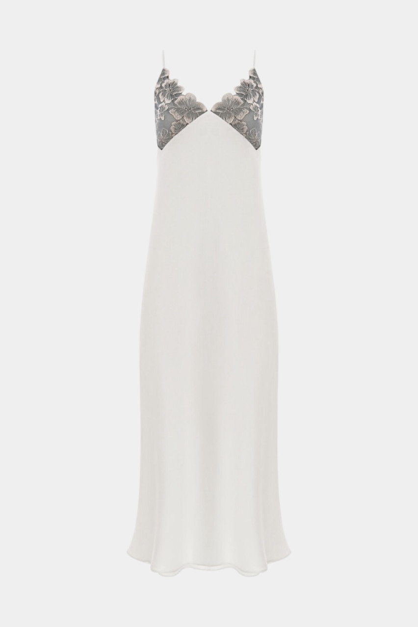 Молочное макси платье в бельевом стиле с серо-голубым кружевом 7463733 KateLab