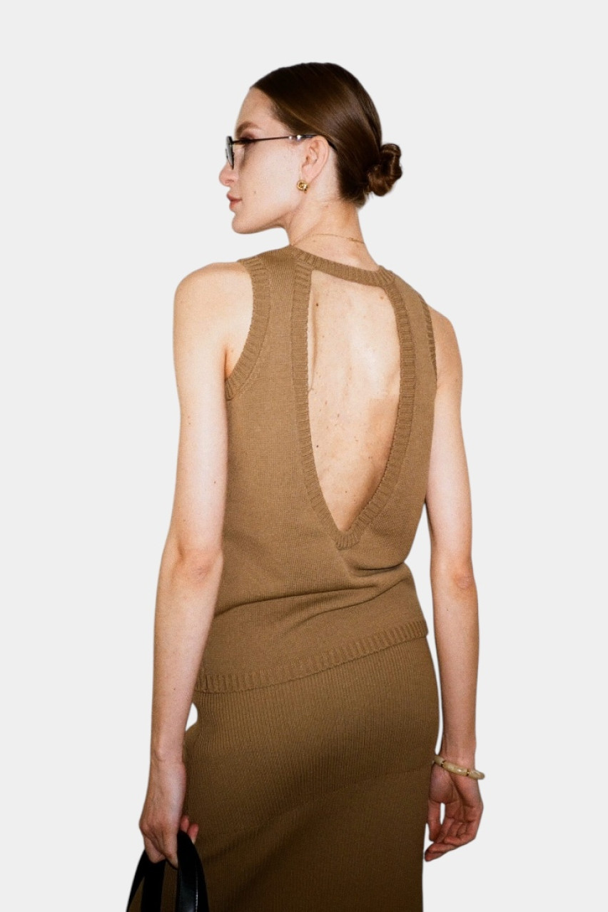 Бежева бавовняна майка з відкритою спиною TSS250010 KATERINA KVIT