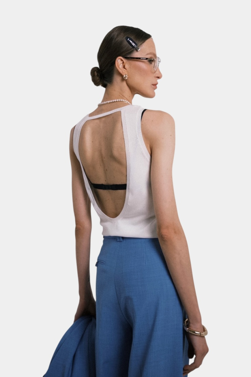 Біла вʼязана майка з відкритою спиною TSS250008 KATERINA KVIT