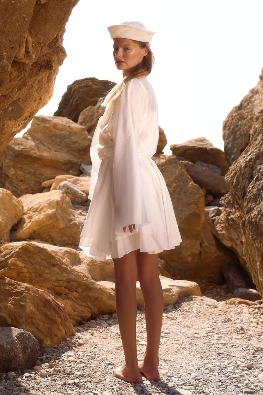 Молочний костюм La Isla з топом та спідницею LALOCA