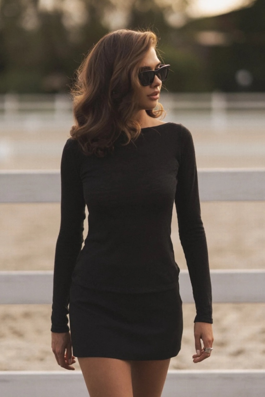 Чорний лонгслів LILCORNER